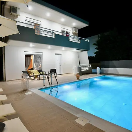 Angels In Near The Kremastí