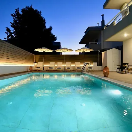 Angels In Near The Willa Kremastí